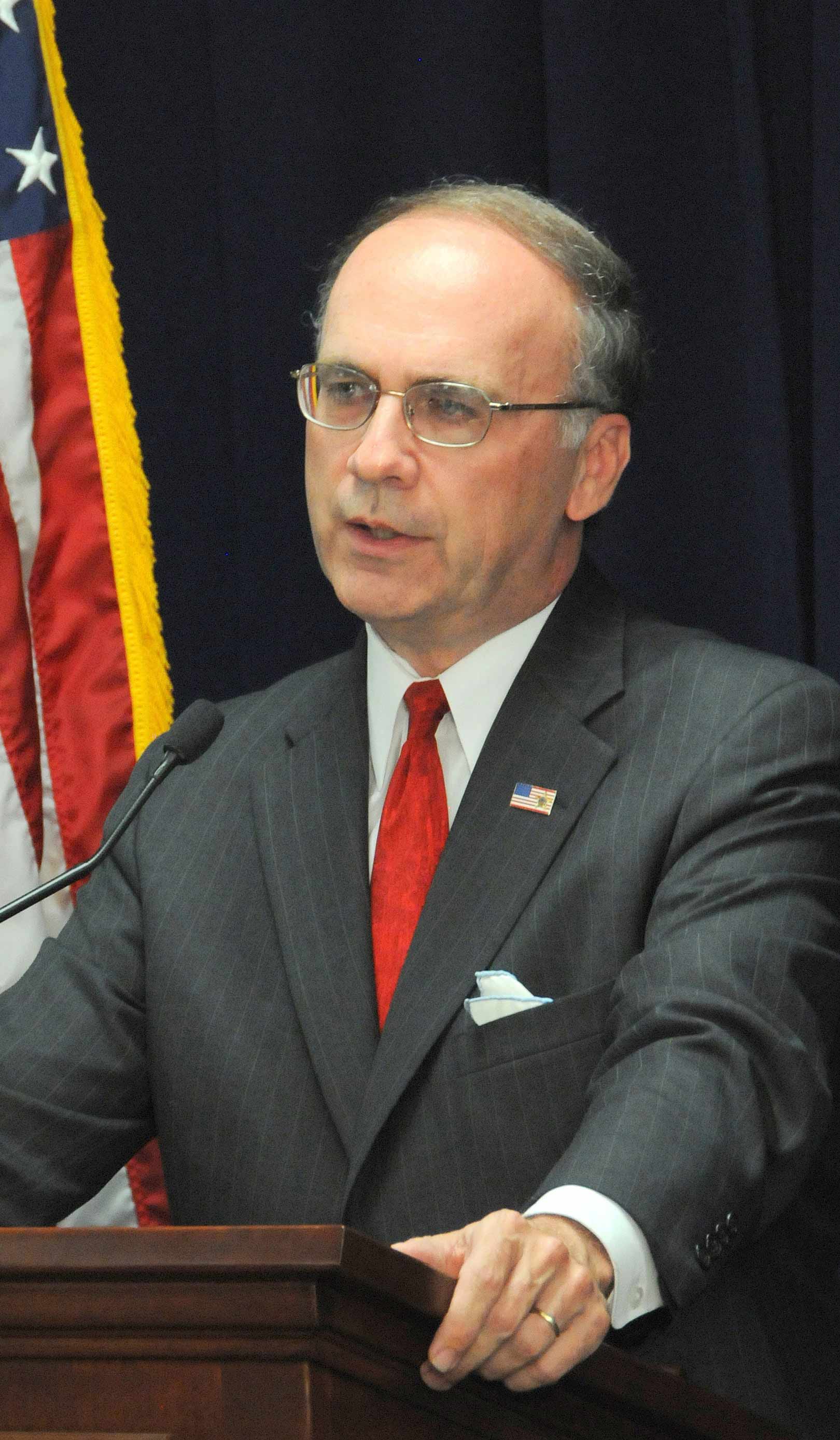 photo of greg willard at the podium photo of greg willard at the podium