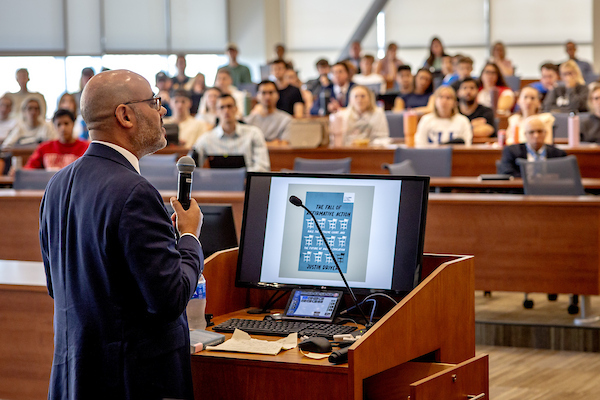 Justin Driver stands at the podium in the courtroom at Scott Hall to deliver a lecture to students who are seated in the audience Justin Driver delivers lecture at Scott Hall