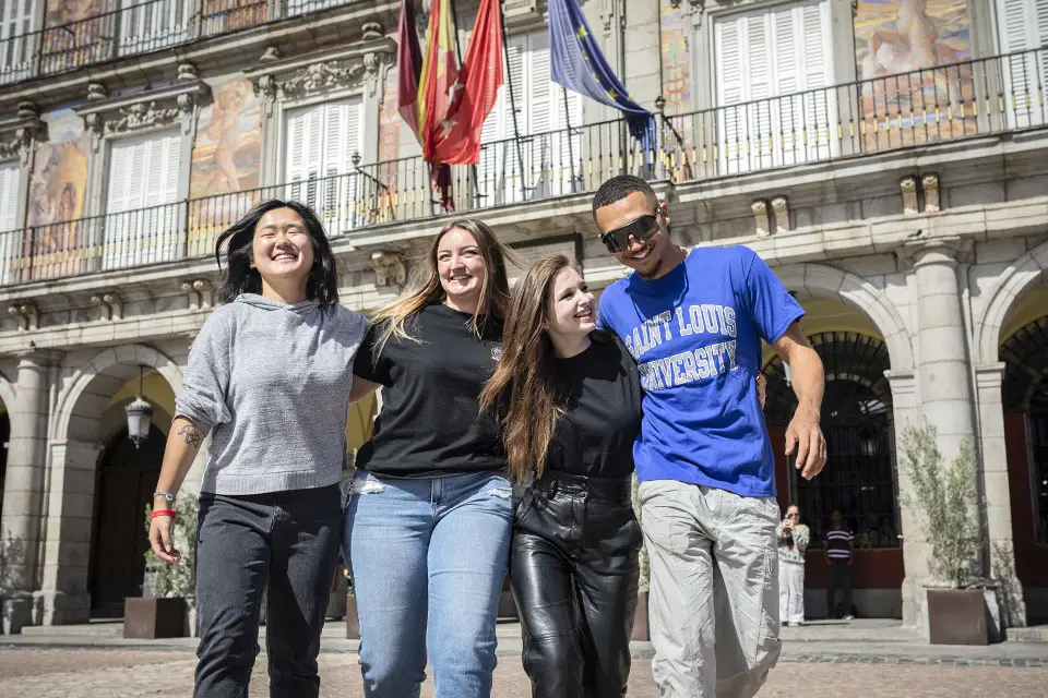 A group of SLU-Madrid students in Plaza Mayor A group of SLU-Madrid students in Plaza Mayor