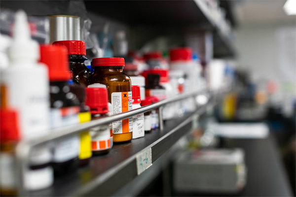 Viles and vaccine containers Viles and vaccine containers