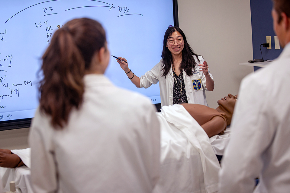 Tina Chen, M.D., associate dean of simulation and clinical skills, teaches in the Sim Center on Aug. 19, 2024. Photo by Sarah Conroy. Tina Chen, M.D., associate dean of simulation and clinical skills, teaches in the Sim Center on Aug. 19, 2024. Photo by Sarah Conroy.